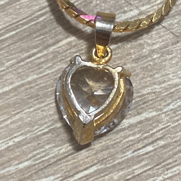 Vintage Gold Toned Minimalist Heart Pendant Necklace - Picture 4 of 4